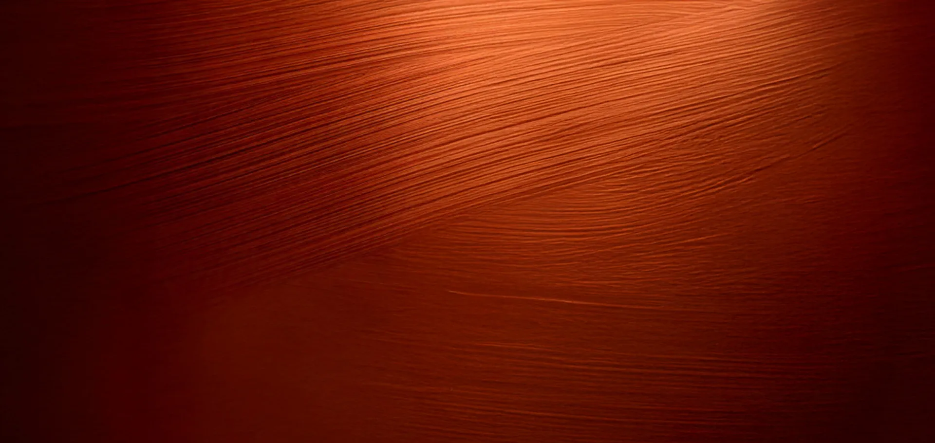 Rote, metallische Textur mit Lichtreflexionen und diagonalen Linien.